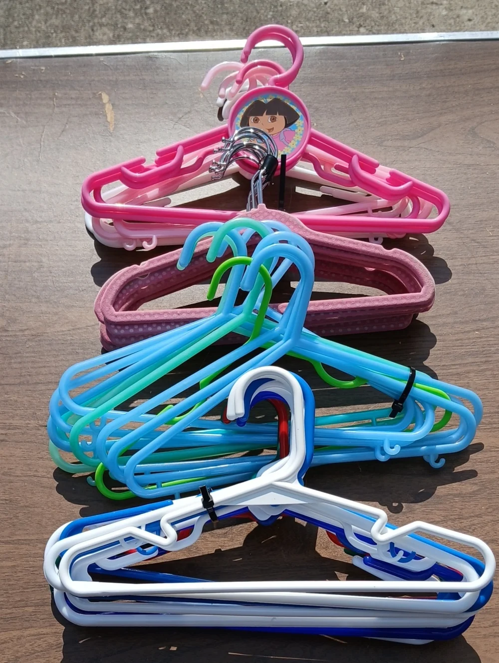 40 Kids Plastic Hanger Set - Pink, Blue, White, Green